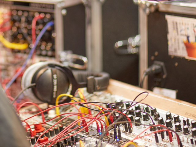 Musica generativa, sintesi modulare e la libertà creativa